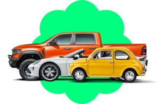 Drei Autos – Pickup, Cabrio und Kleinwagen – vor grünem Hintergrund